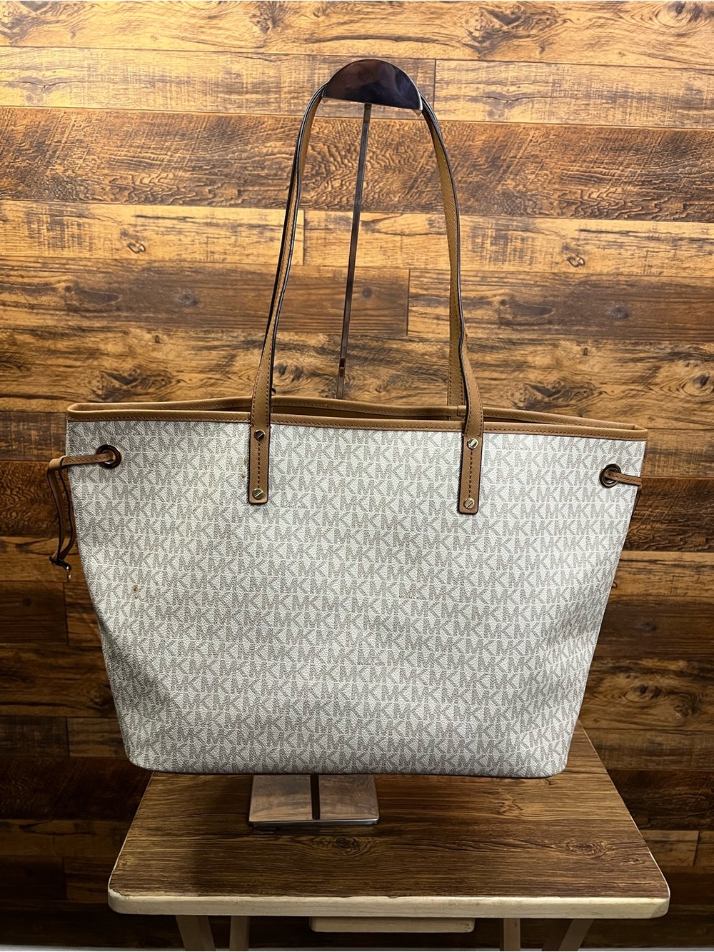 Michael Kors ✨ Michael Kors Jet Set Travel Large Drawstring Tote & Wallet - Picture 2 of 5